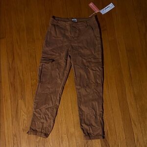 BNWT Herizon Women’s Brown Cargo Pants size 4